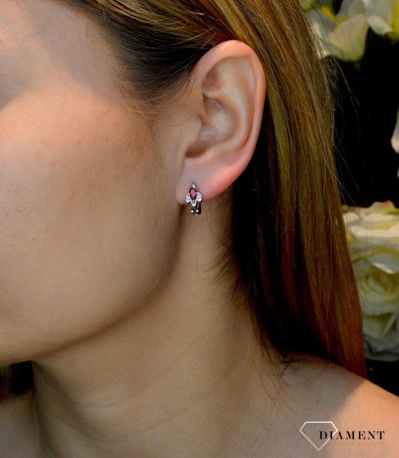 Kolczyki srebrne wiszące różowe kwiatki DIA-KLC-34867B-925. Kolczyki dla dziecka, dla dziewczynki. Zapięcie angielskie. Delikatne wiszące kolczyki. Na prezent..jpg