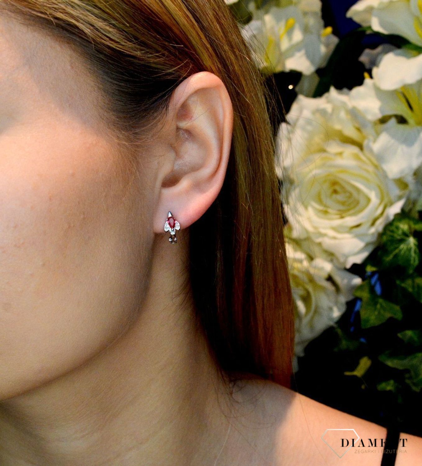 Kolczyki srebrne wiszące różowe kwiatki DIA-KLC-34867B-925. Kolczyki dla dziecka, dla dziewczynki. Zapięcie angielskie. Delikatne wiszące kolczyki. Na prezent..jpg