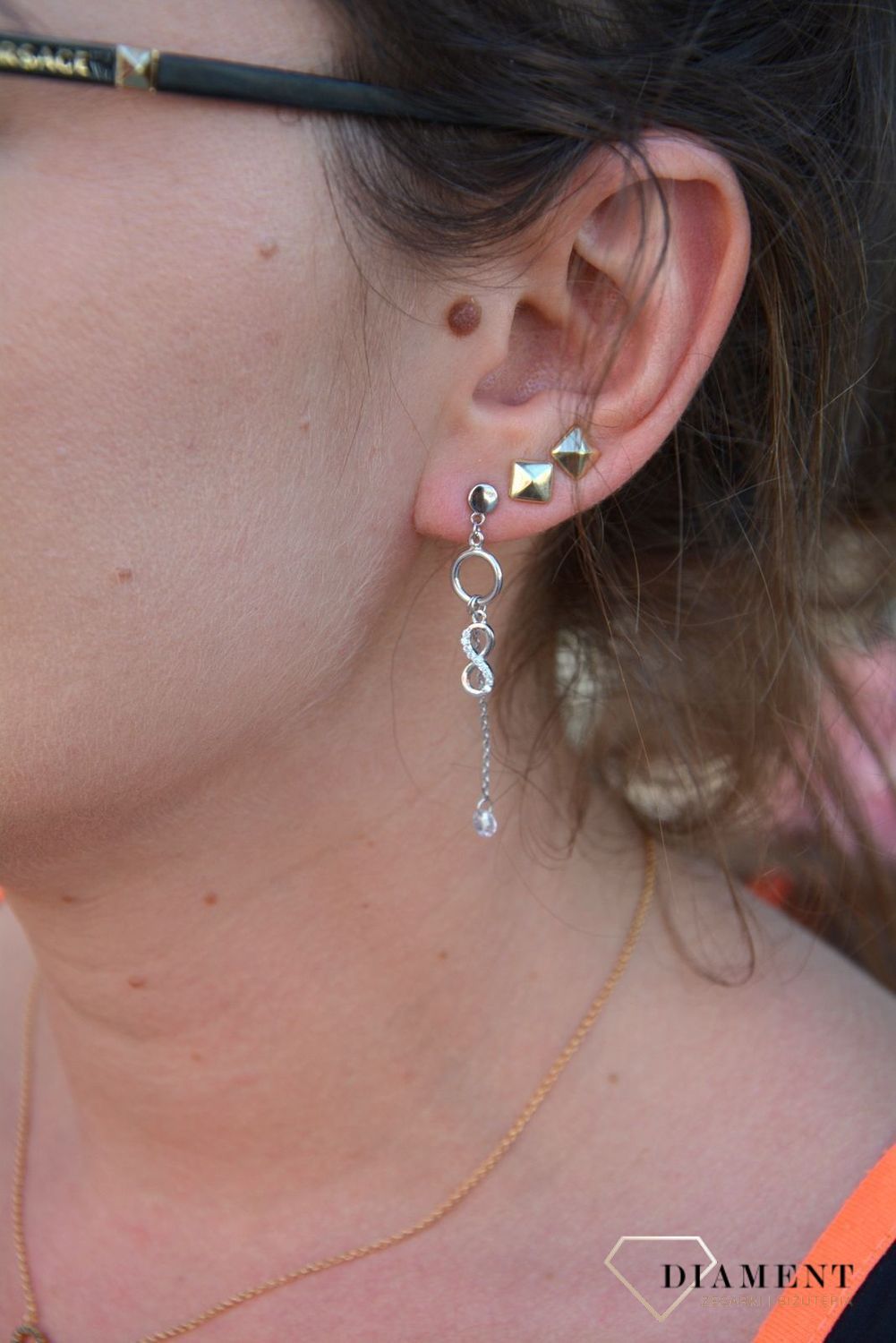 Srebrne kolczyki wiszący łańcuszek z kryształem i znak nieskończoności DIA-KLC-3523-925.jpg