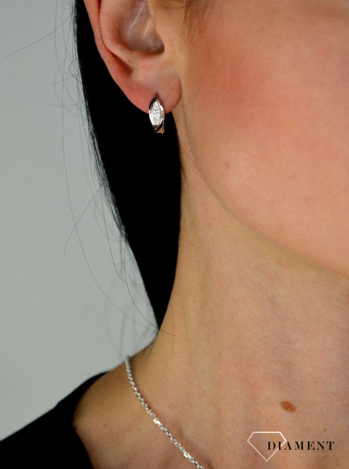 Srebrne kolczyki owal z listkiem cyrkoniami DIA-KLC-3525-925.jpg