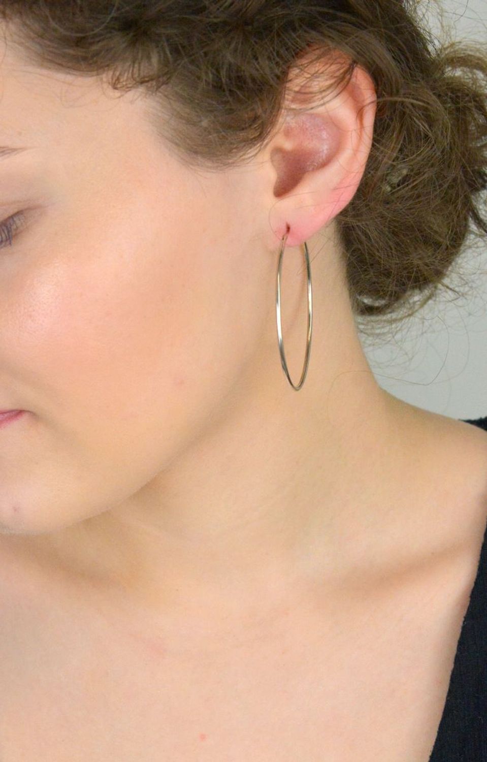 Kolczyki kółka srebrne 5cm 925 DIA-KLC-3526-925 Kolczyki srebrne damskie koła 5 cm  ✅ Kolczyki srebrne koła o średnicy 5 cm. ✅ Klasyczne kolczyki pasujące do każdej stylizacji. ✅ 1.jpg