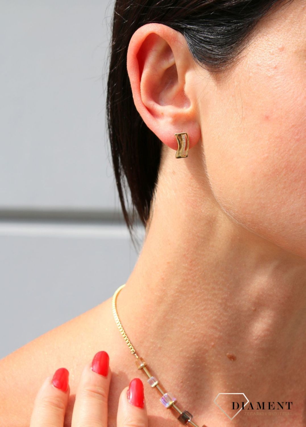 Złote kolczyki 333 faliste blaszki z cyrkonią DIA-KLC-3645-333.jpg