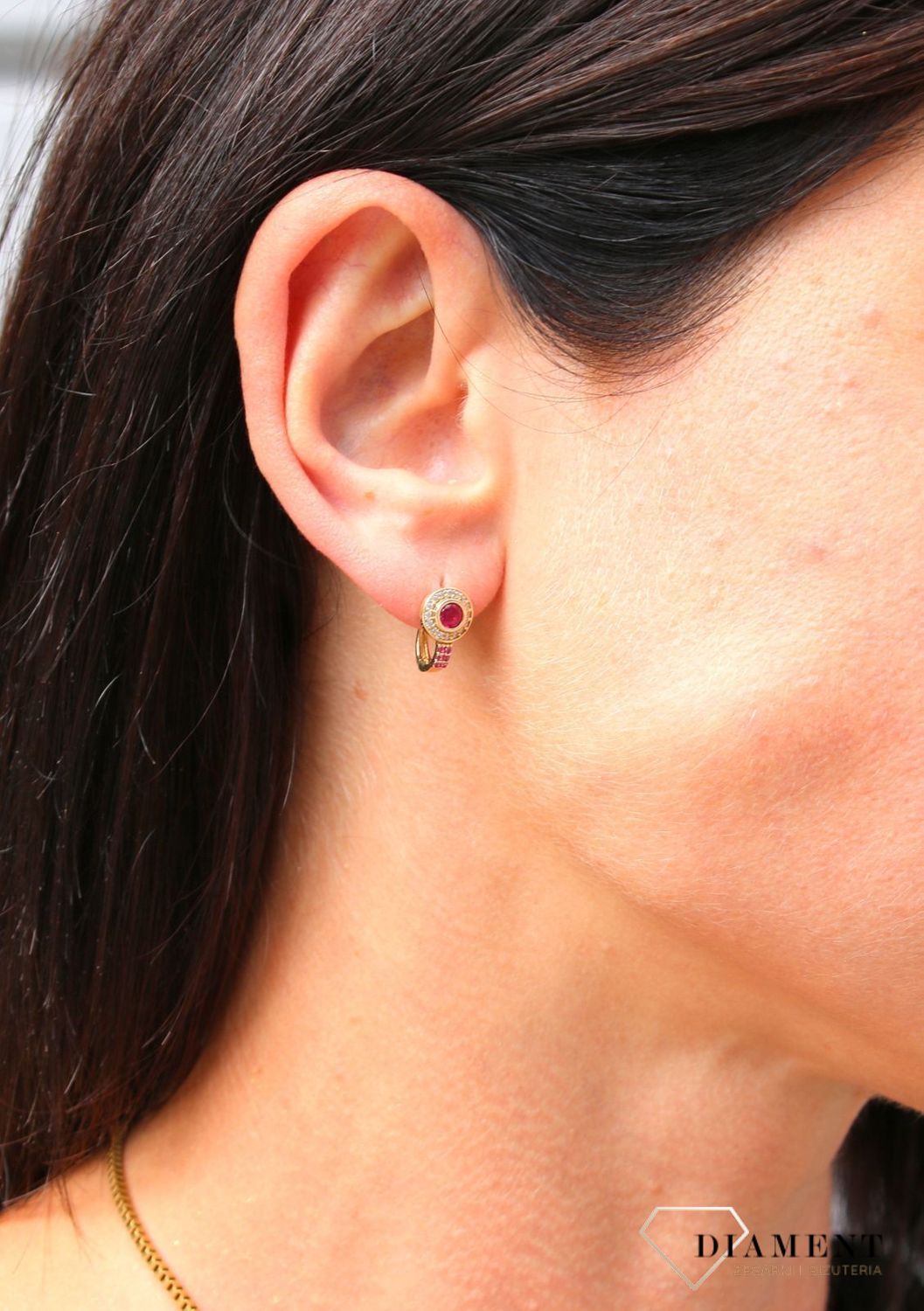 Złote kolczyki 375 dla dziewczynki z czerwoną cyrkonią DIA-KLC-3658-375.jpg