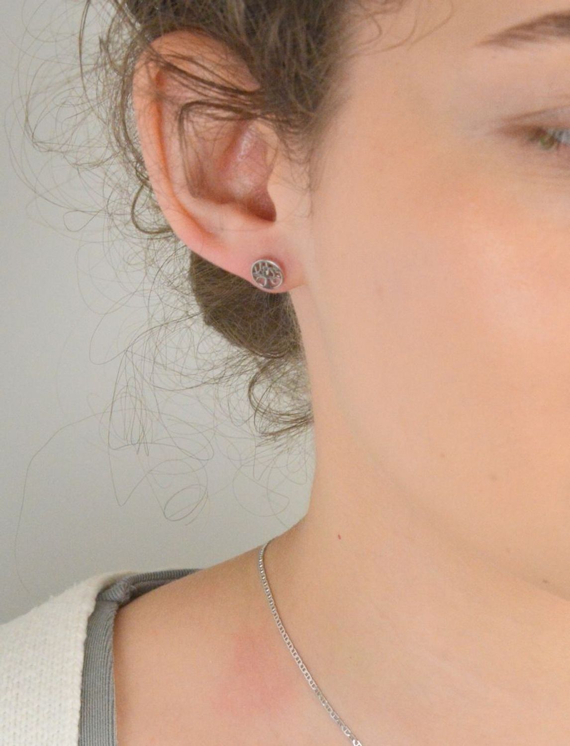 Kolczyki srebrne okrągłe z drzewkiem szczęścia próba 925, DIA-KLC-37825-925 Te urocze kolczyki srebrne zostały wykonane z wysokiej jakości srebra próby 925, co gwarantuje ich 1.jpg