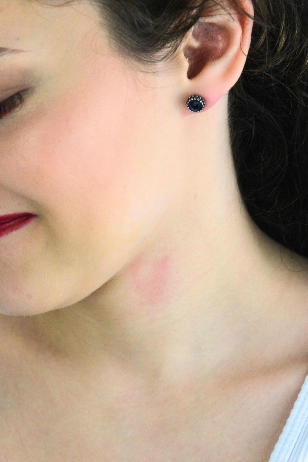 Kolczyki srebrne 925 DIA-KLC-3793-925 – okrągłe z granatową cyrkonią, 8 mm, na sztyft.jpg