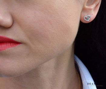 Srebrne kolczyki przy uchu dwa serca DIA-KLC-3800-925. rebrne kolczyki z motywem serc ozdobione cyrkonią w kolorze białym (3).JPG