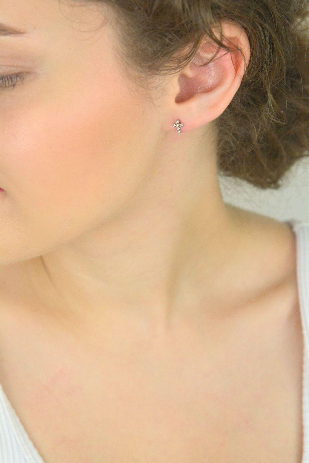 Srebrne kolczyki krzyżyki z cyrkonią – srebro 925, styl młodzieżowy.jpg