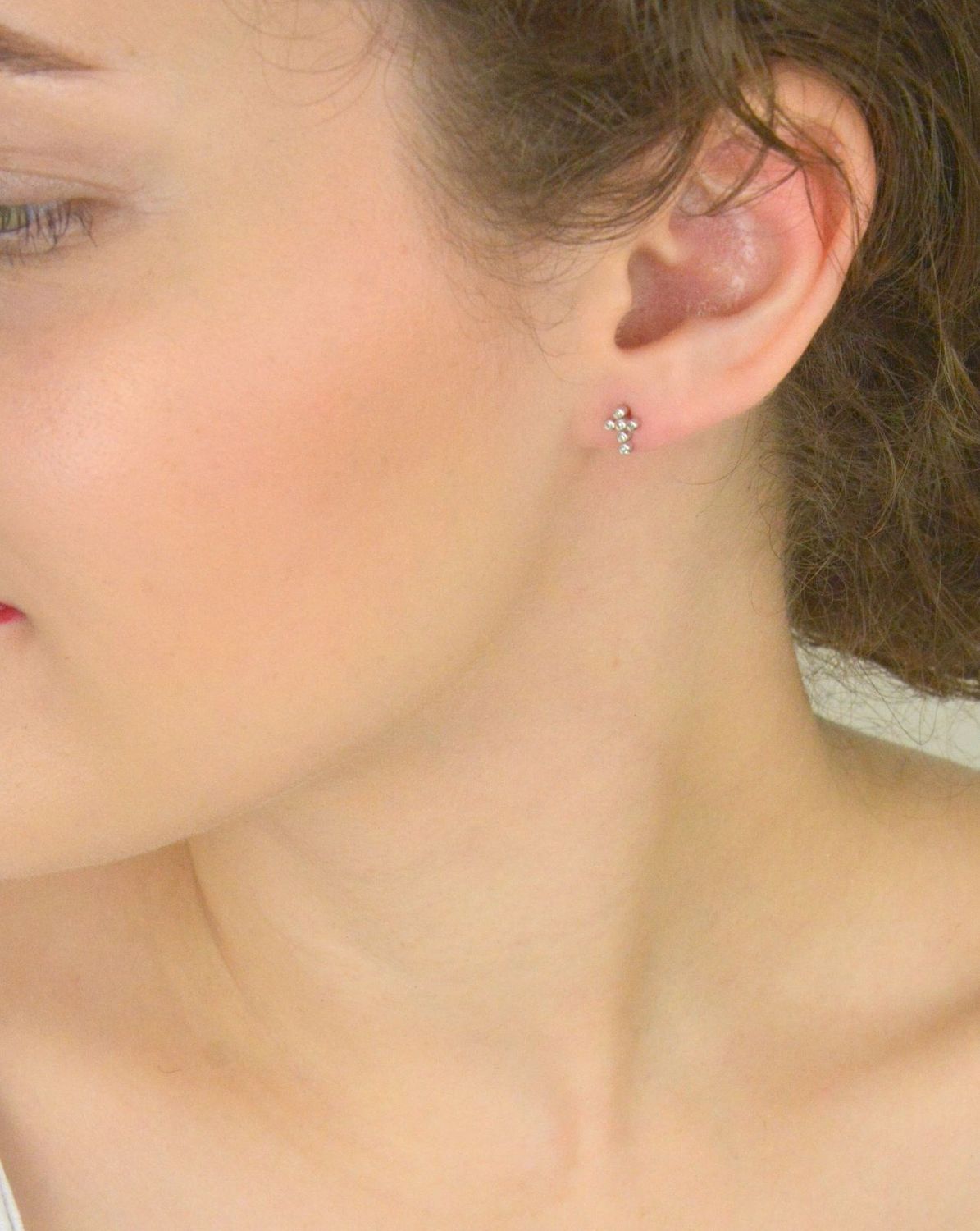 Srebrne kolczyki krzyżyki z cyrkonią – srebro 925, styl młodzieżowy.jpg