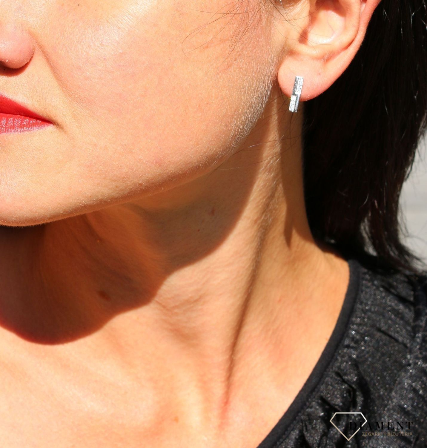 Srebrne kolczyki proste z błyszczącą cyrkonią DIA-KLC-3811-925.jpg