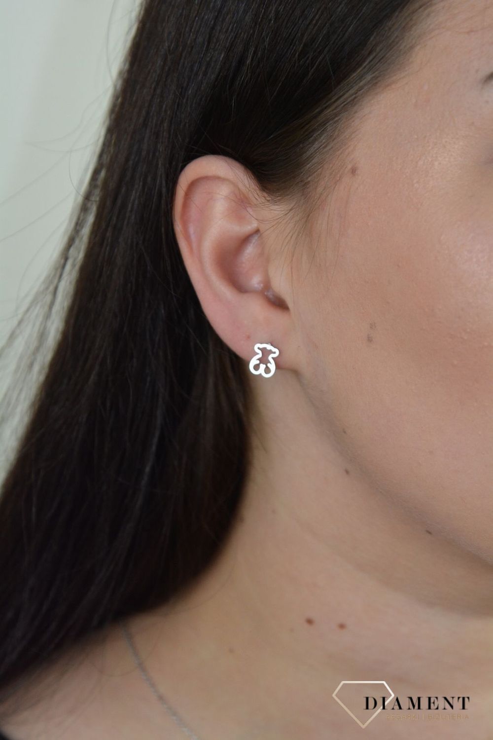 Małe kolczyki przy uchu zapinane na sztyft ze stali chirurgicznej. DIA-KLC-3861-STAL.jpg