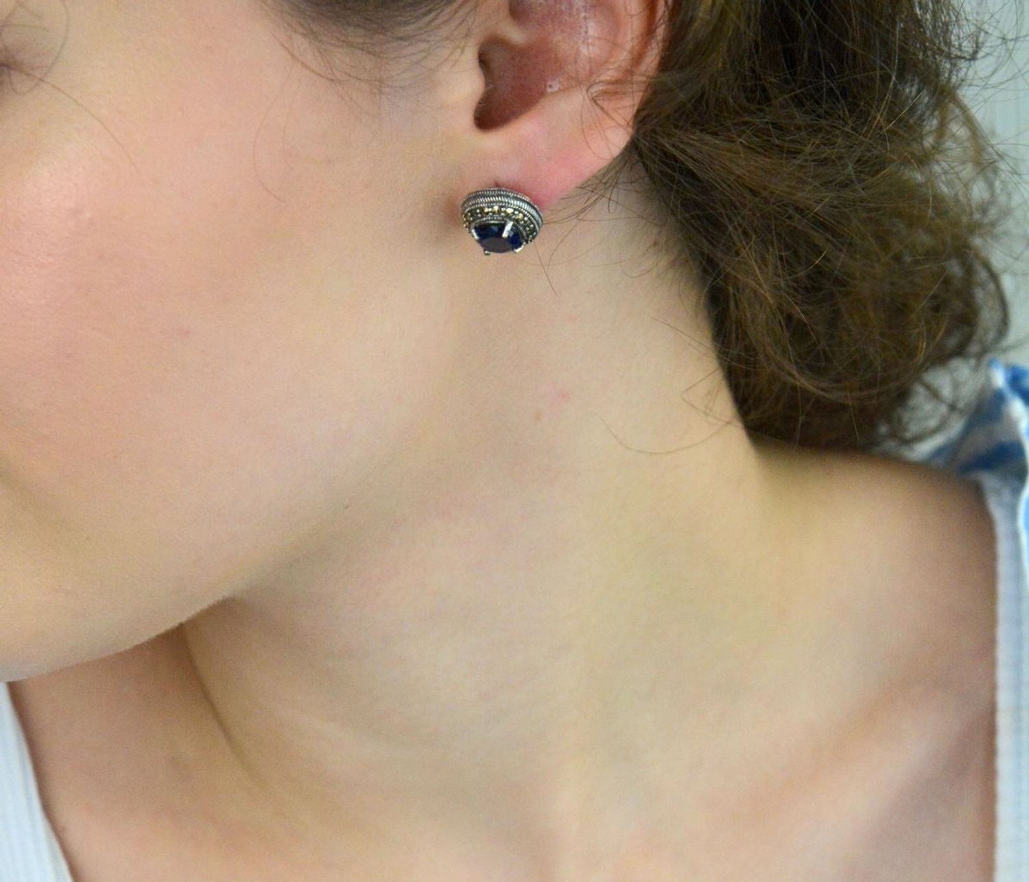 Owalne kolczyki srebrne 925 z markazytami i granatowymi cyrkoniami. Zapięcie na sztyft, waga 5,27 g, rozmiar 1,4 × 1,3 cm. Elegancja vintage z nutą koloru.1.jpg