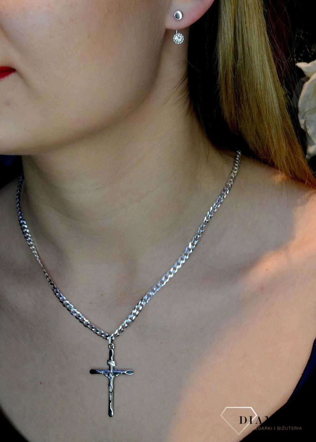 Srebrne kolczyki wiszące 'Lśnienie cyrkonii' DIA-KLC-4-5146G-925. Cudowne, proste idealnie wykończone kolczyki. Kolczyki z zapięciem na sztyft jest to bardzo wygodne zapięcie. Kolczyki idealne na prezent dla bliskiej osoby..jpg