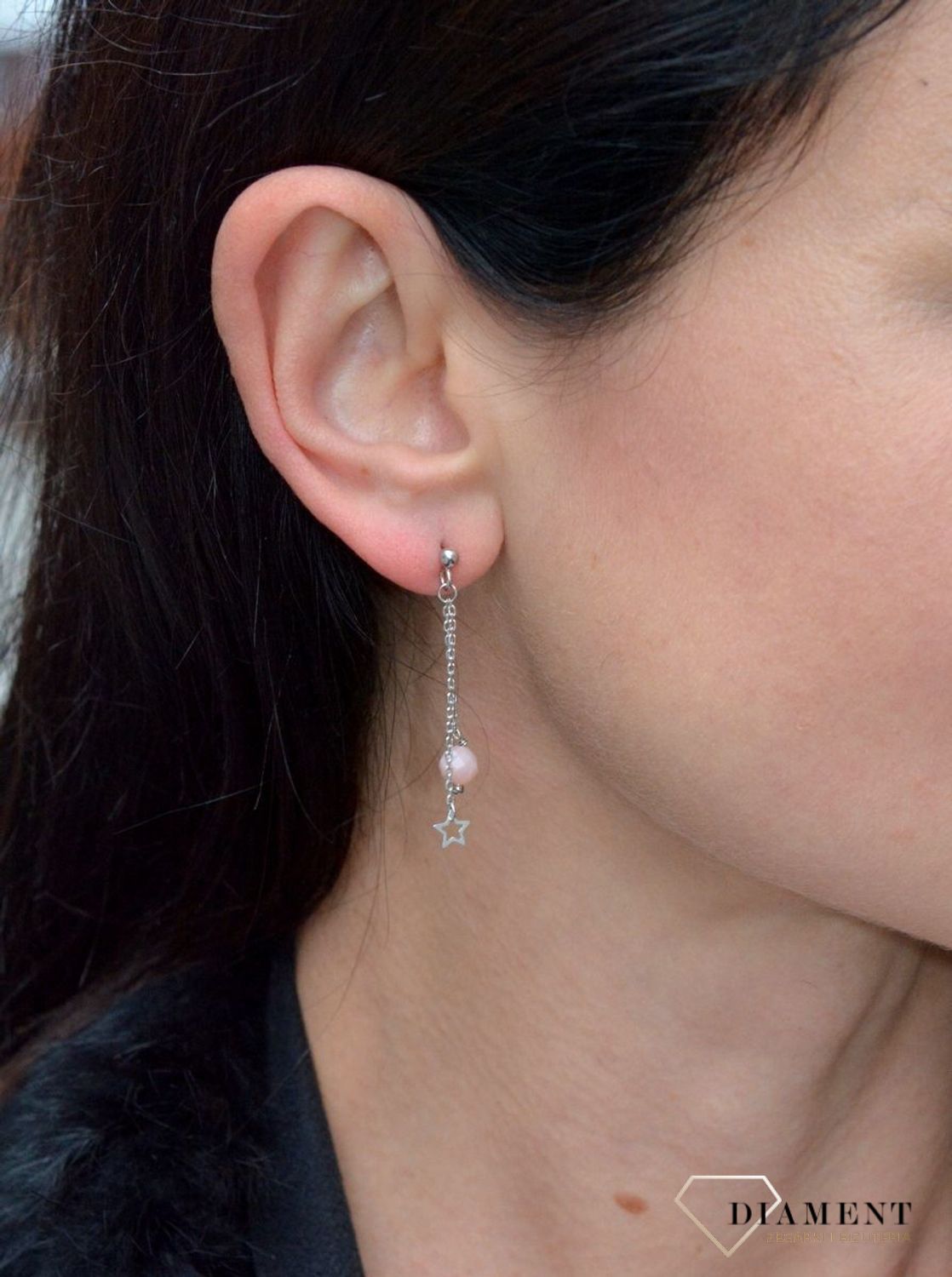 Srebrne kolczyki wiszące łańcuszki zakończone gwiazdką i opalem różowym DIA-KLC-4095-925.jpg