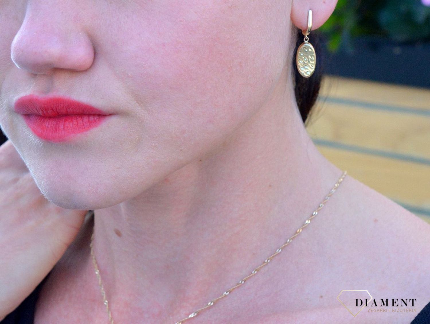 Złote kolczyki wiszące z grawerowaną blaszką DIA-KLC-4213-585.jpg