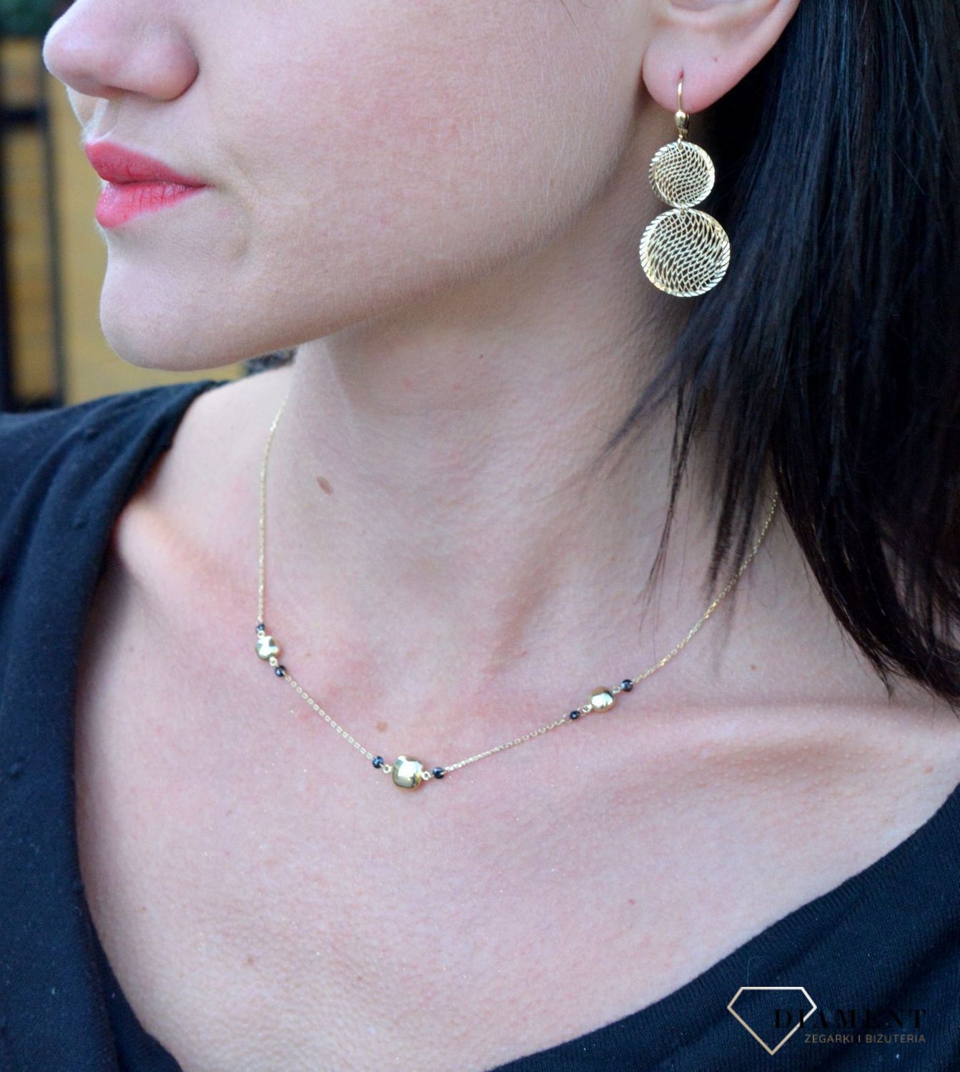 Złote kolczyki wiszące ażurowe koła o dwóch wielkościach DIA-KLC-4260-585. Złote kolczyki inspirowane ponadczasowym motywem ażurowych kół o dwóch wielkościach..jpg