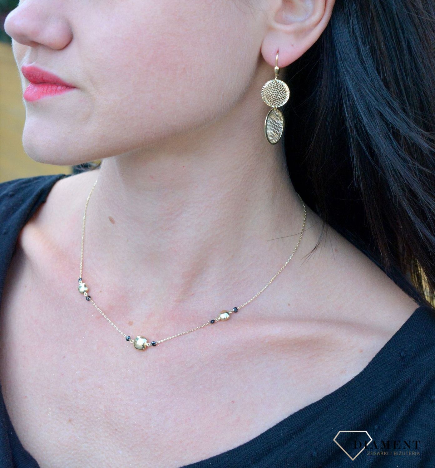 Złote kolczyki wiszące ażurowe koła o dwóch wielkościach DIA-KLC-4260-585. Złote kolczyki inspirowane ponadczasowym motywem ażurowych kół o dwóch wielkościach..jpg