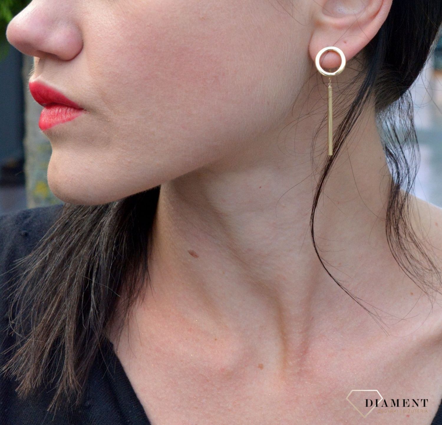 Złote kolczyki 585 kółko z patyczkiem DIA-KLC-4262-585. Nowoczesne kolczyki w kształcie kółka z patyczkiem o gładkiej powierzchni to idealny wybór na prezent..jpg