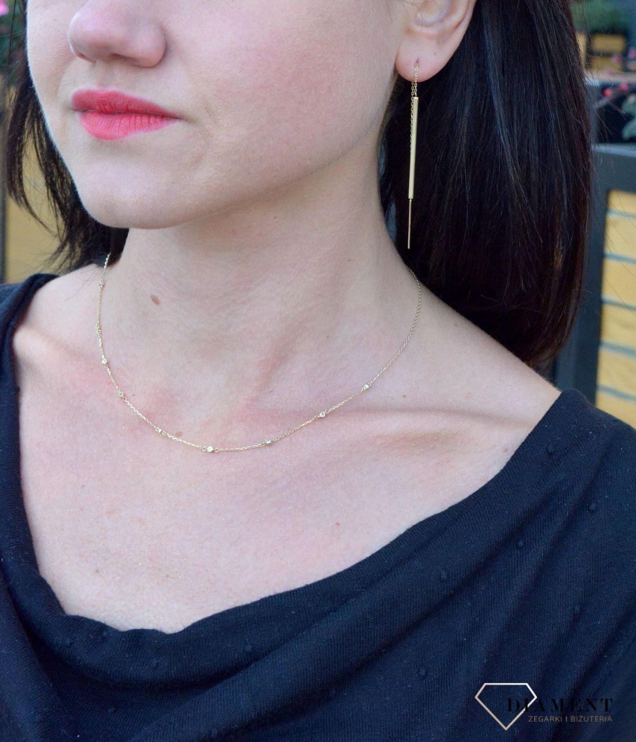 Złote kolczyki przeciągane z prostym patyczkiem DIA-KLC-4263-585. Złote kolczyki 585 przeciągane z prostym patyczkiem o gładkiej powierzchni.jpg