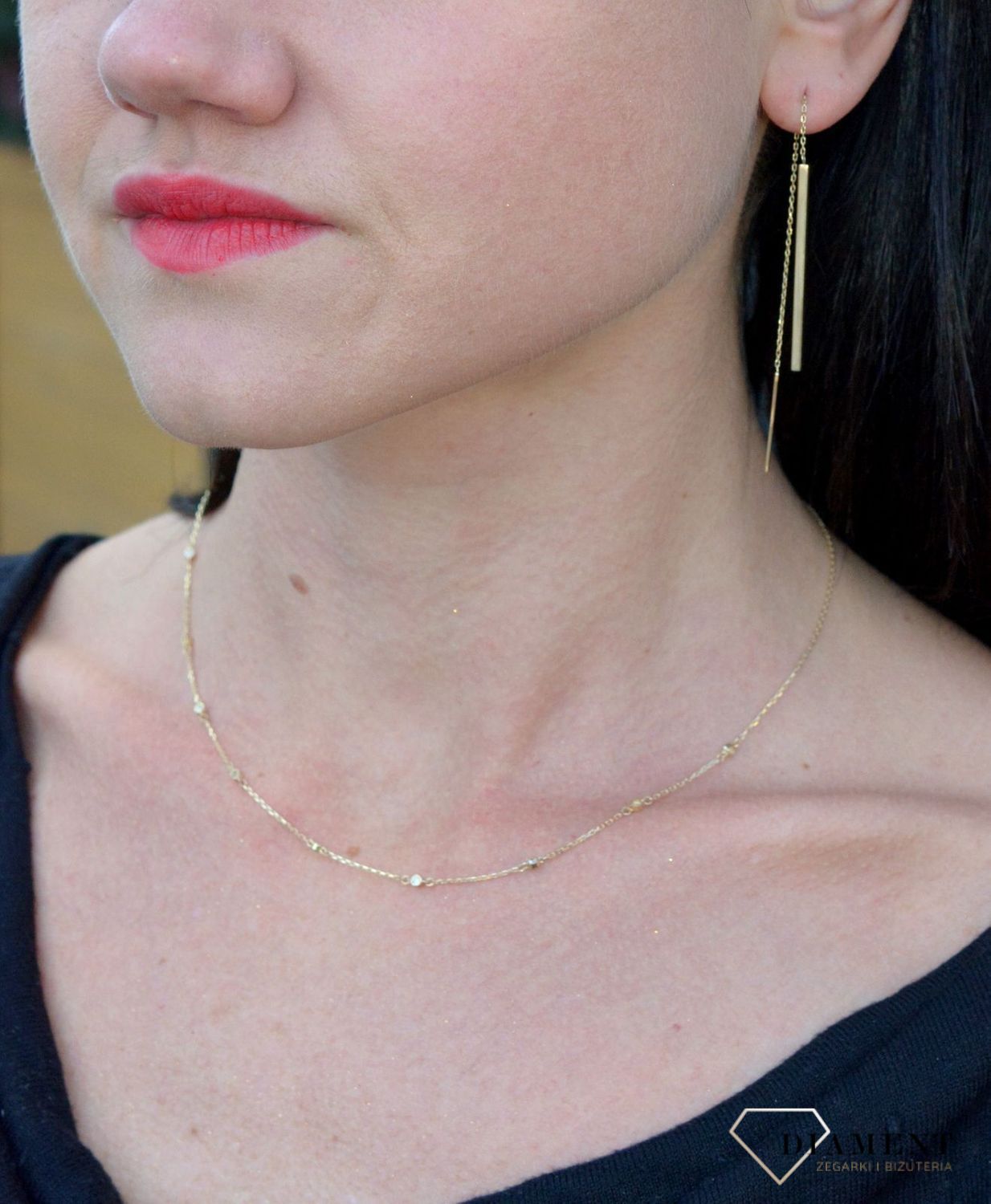 Złote kolczyki przeciągane z prostym patyczkiem DIA-KLC-4263-585. Złote kolczyki 585 przeciągane z prostym patyczkiem o gładkiej powierzchni.jpg