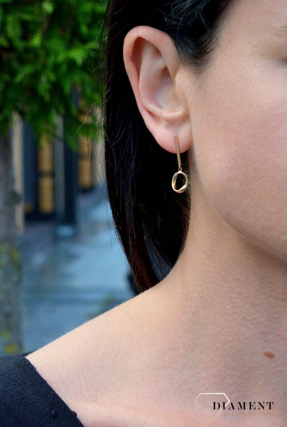 Złote kolczyki prosty patyczek z falistym kółkiem DIA-KLC-4269-585. Nowoczesne kolczyki w kształcie prostego patyczka, zakończonego falistym kółkiem to idealny wybór zarówno na co dzień.jpg