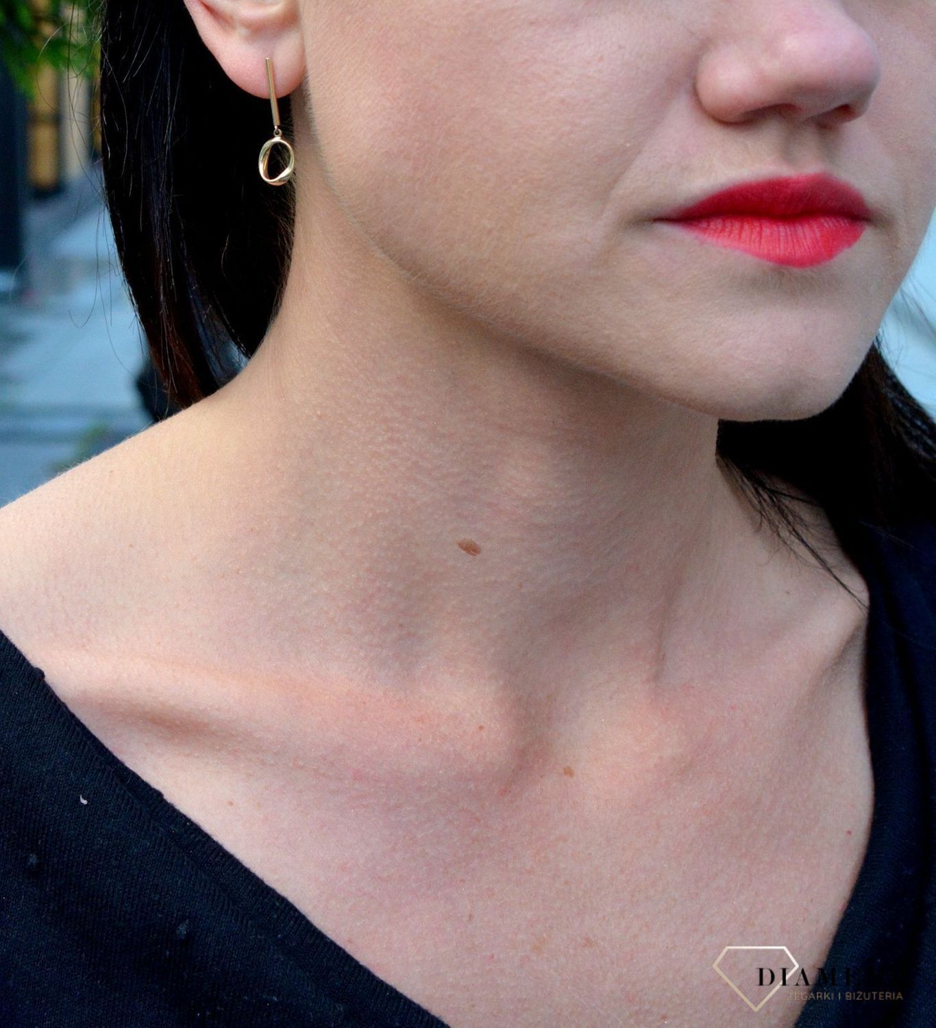 Złote kolczyki prosty patyczek z falistym kółkiem DIA-KLC-4269-585. Nowoczesne kolczyki w kształcie prostego patyczka, zakończonego falistym kółkiem to idealny wybór zarówno na co dzień.jpg