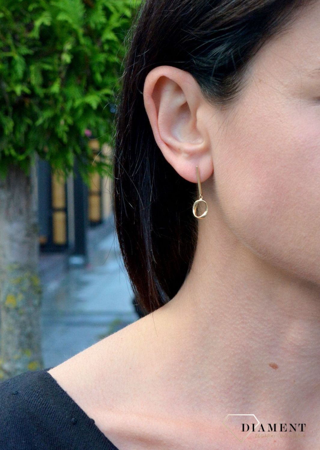 Złote kolczyki prosty patyczek z falistym kółkiem DIA-KLC-4269-585. Nowoczesne kolczyki w kształcie prostego patyczka, zakończonego falistym kółkiem to idealny wybór zarówno na co dzień.jpg