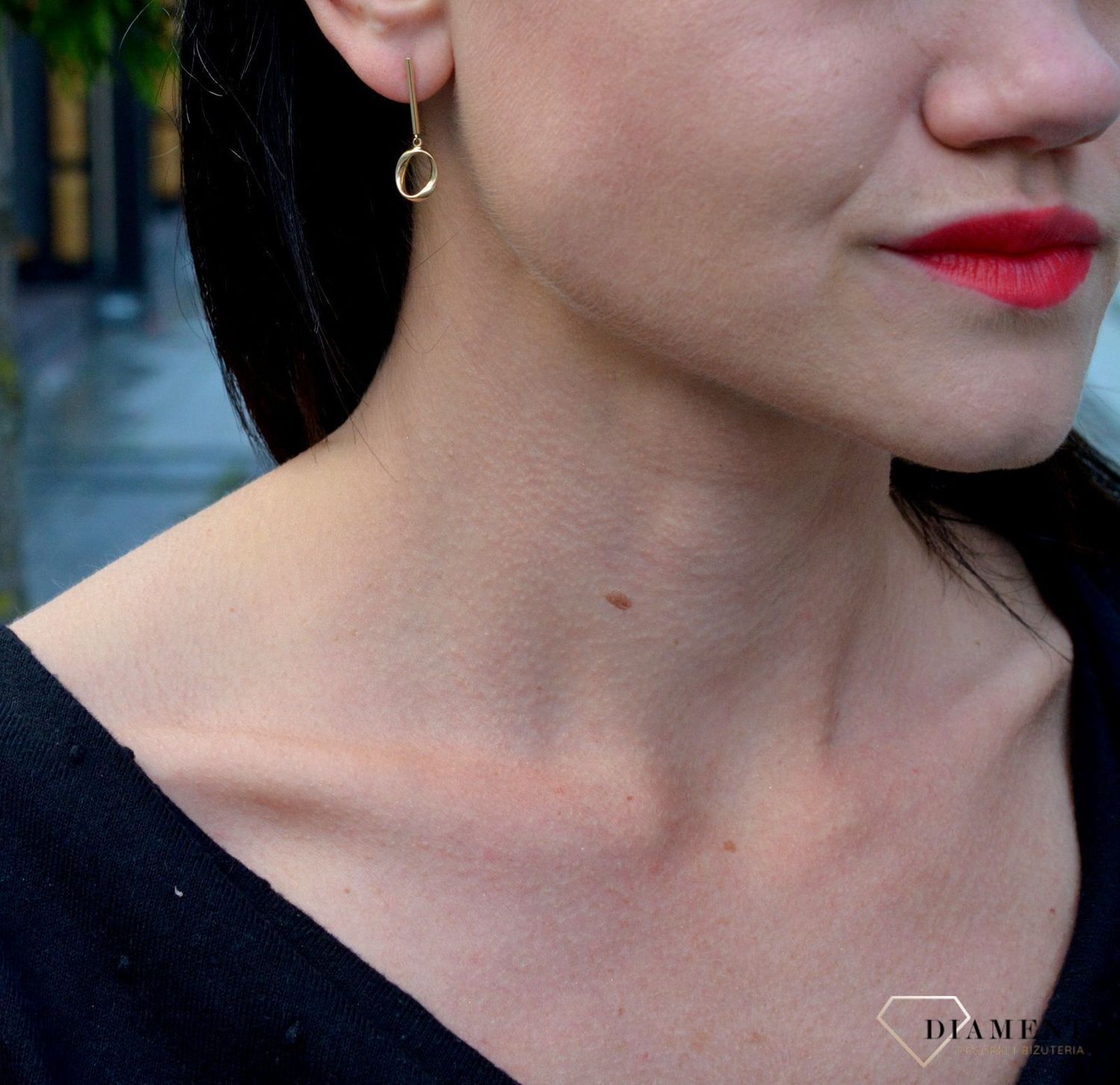 Złote kolczyki prosty patyczek z falistym kółkiem DIA-KLC-4269-585. Nowoczesne kolczyki w kształcie prostego patyczka, zakończonego falistym kółkiem to idealny wybór zarówno na co dzień.jpg