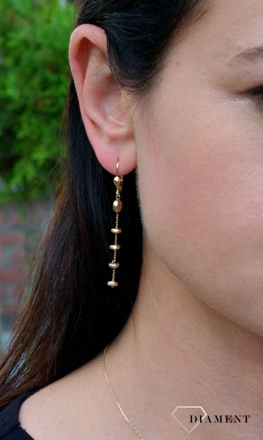 Złote kolczyki 585 wiszące z grawerowanymi kuleczkami DIA-KLC-4274-585.jpg