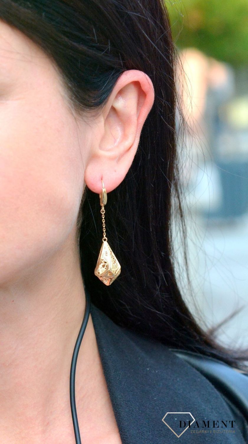 Złote kolczyki ażurowe, geometryczne zawieszki na łańcuszku DIA-KLC-4293-585.jpg