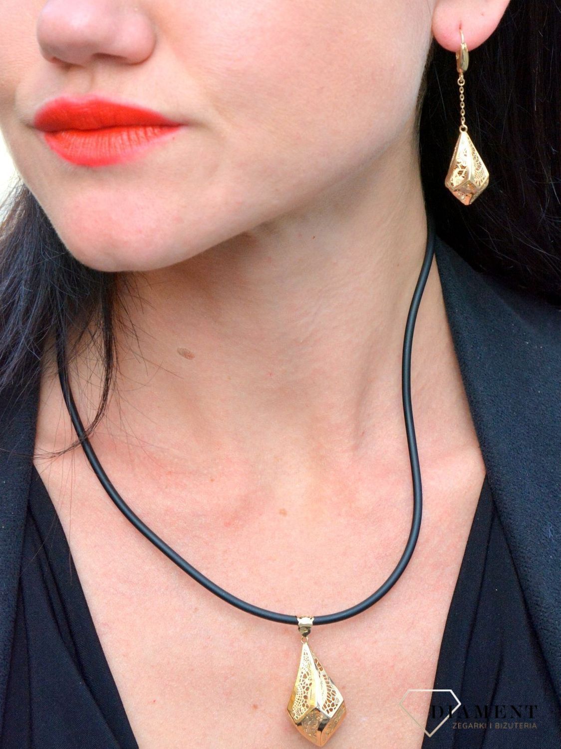 Złote kolczyki ażurowe, geometryczne zawieszki na łańcuszku DIA-KLC-4293-585.jpg