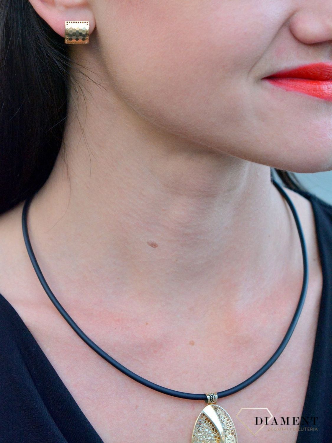 Złote kolczyki szeroka blaszka z grawerem DIA-KLC-4295-585.jpg