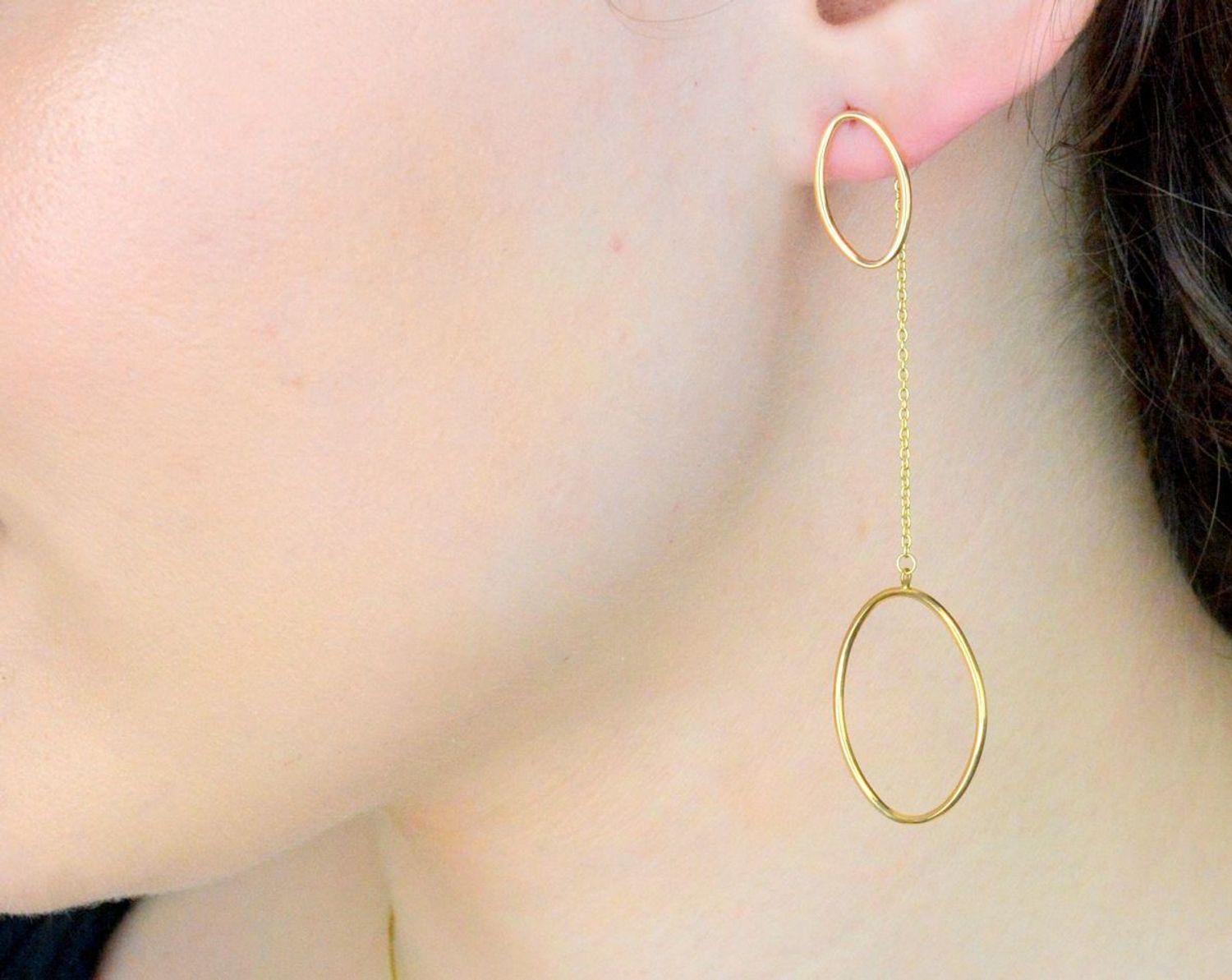 Kolczyki złote wiszące dwa elementy pr 585, DIA-KLC-4298-585 Złote kolczyki zostały wykonane z najwyższej jakości złota próby 585. Kunsztownie wykonane złote kolczyki to idealny prezent dla każdej kobiety.1.jpg