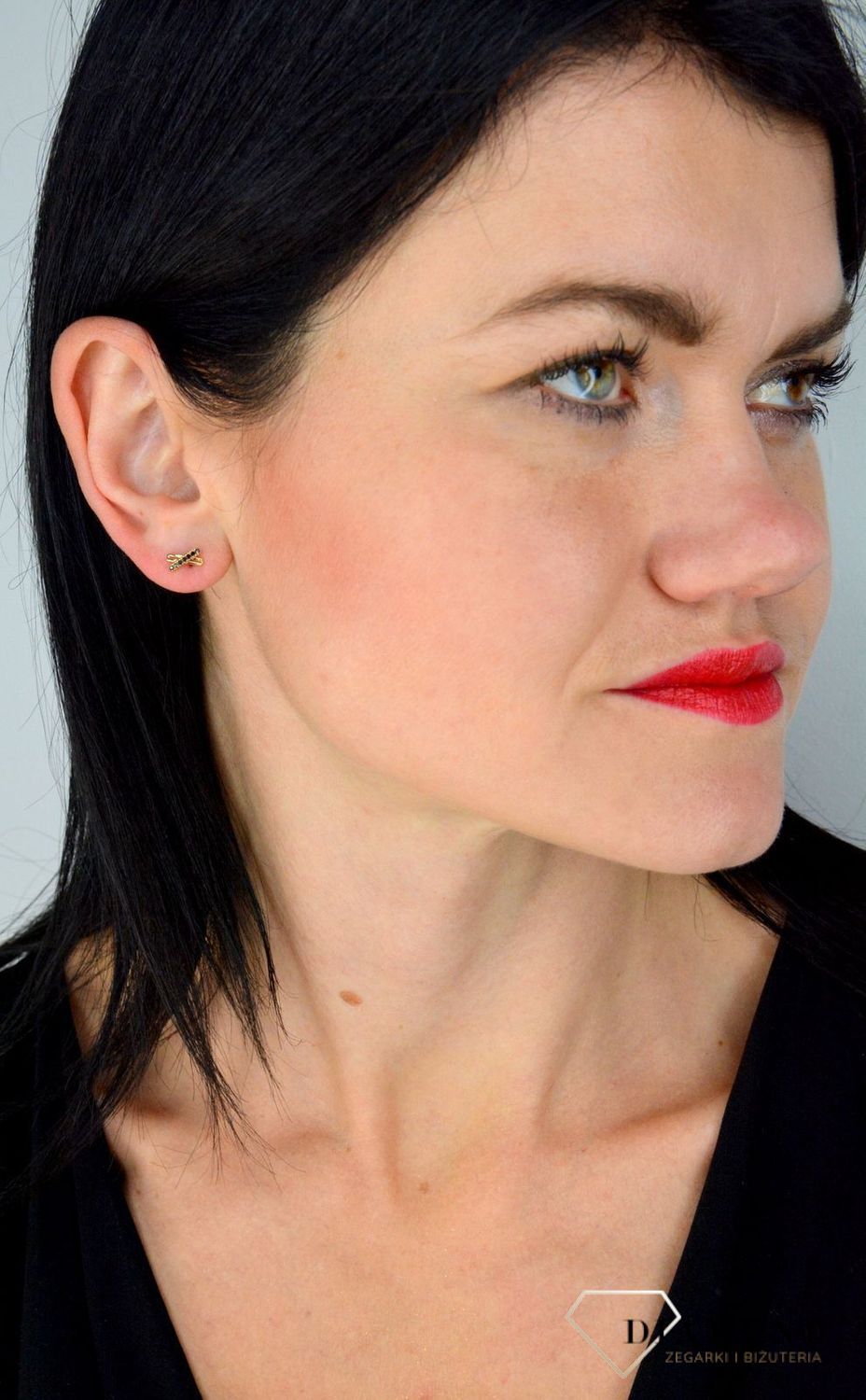 Złote kolczyki przy uchu 'znak X' ozdobiony czarną cyrkonią DIA-KLC-4404-585.jpg