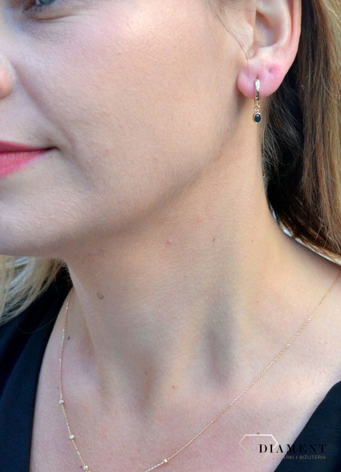 Złote kolczyki kółka z wiszącą czarną cyrkonią DIA-KLC-4421-585.jpg