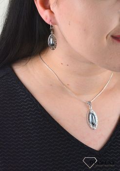 Srebrne ażurowe kolczyki z krzemem 925 DIA-KLC-4659-925. Srebrne kolczyki wykonane z próby 925 z krzemem umieszczonym w ozdobnej ażurowej oprawie..JPG