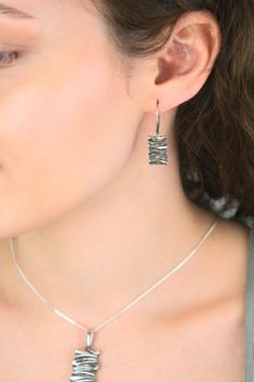 srebrne kolczyki oksydowane prostokąty 925 DIA-KLC-4667-925 (3).jpg