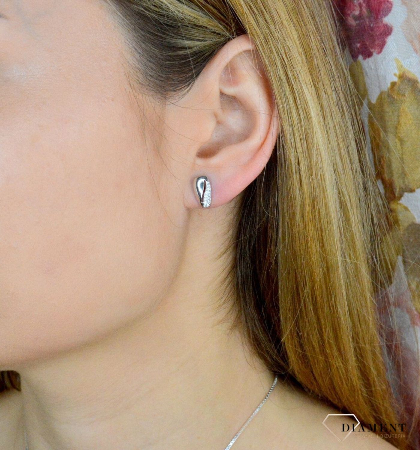 Kolczyki damskie  Błyszczące ziarno kawy  DIA-KLC-4671-925  Srebrne kolczyki zapinane na ponadczasowe zapięcie typu sztyft, zostały wykonane z najwyższej jakości srebra próby 925. Idealny pomysł na prezent..jpg