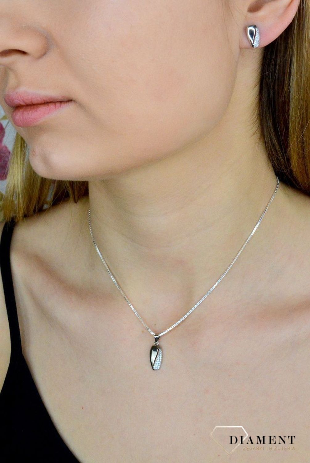 Kolczyki damskie  Błyszczące ziarno kawy  DIA-KLC-4671-925  Srebrne kolczyki zapinane na ponadczasowe zapięcie typu sztyft, zostały wykonane z najwyższej jakości srebra próby 925. Idealny pomysł na prezent..jpg