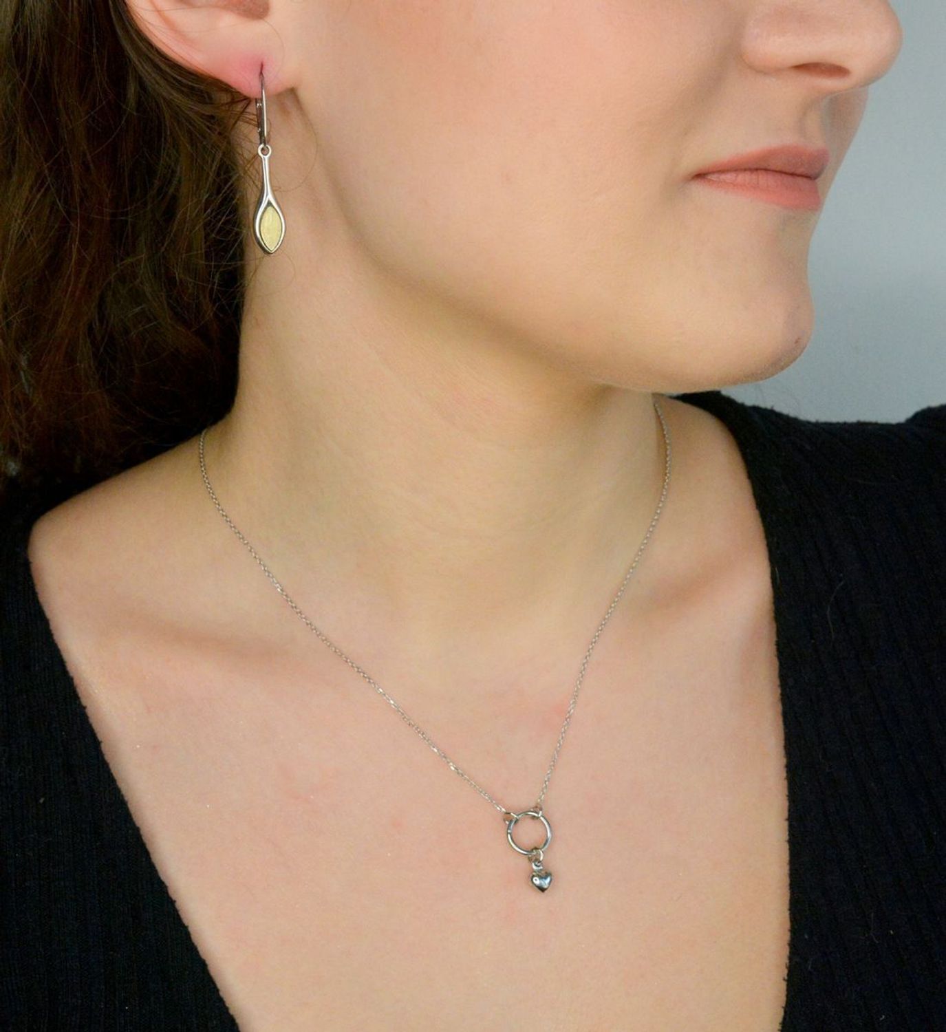 Kolczyki łezki srebrne pozłacane DIA-KLC-4678-925 Srebrne kolczyki zostały wykonane z najwyższej jakości srebra próby 925. Idealny prezent dla każdej kobiety. Srebrne kolczyki posiadają bardzo1.jpg