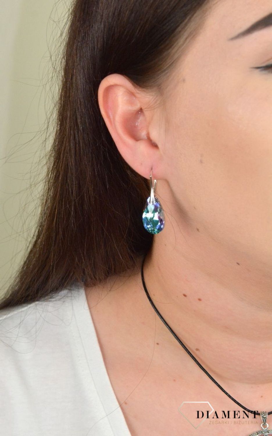 Kolczyki wiszące z kryształem Swarovski 'Zieleń opalizująca fioletem' DIA-KLC-4683-925.jpg