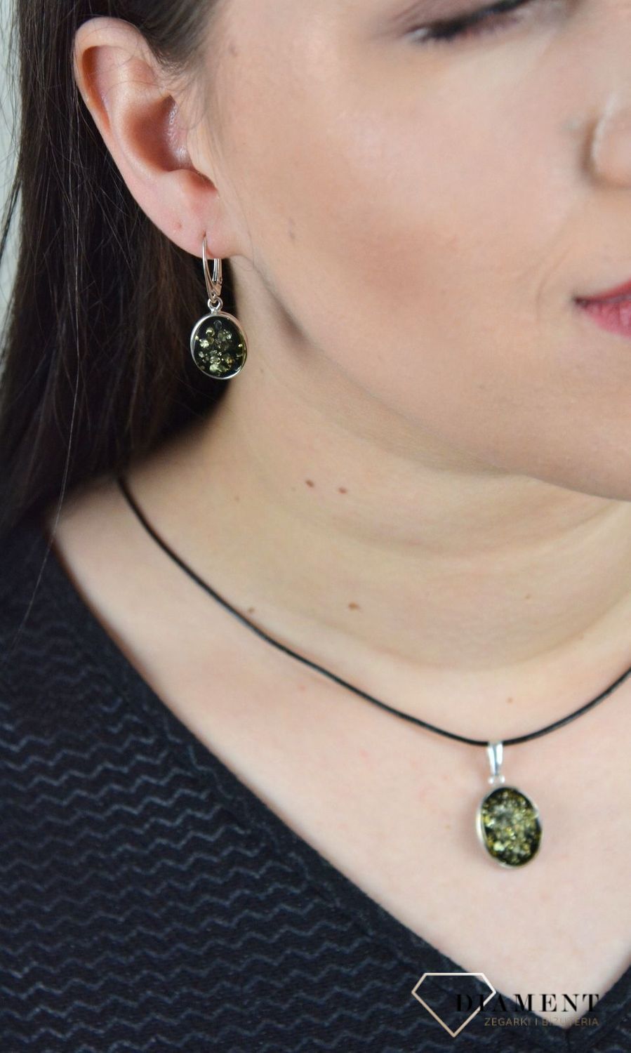 Srebrne wiszące kolczyki bursztyn bałtycki 'Głęboka zieleń' DIA-KLC-4696-925.jpg