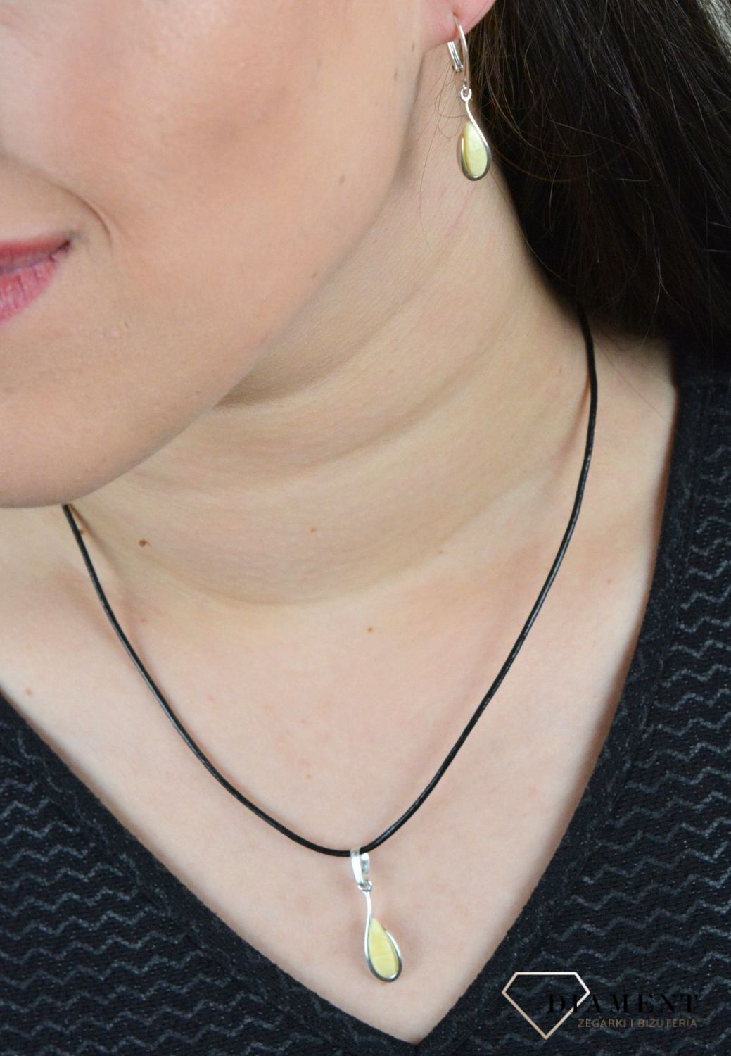 Srebrne wiszące kolczyki bursztyn bałtycki o miodowym kolorze DIA-KLC-4703-925.jpg