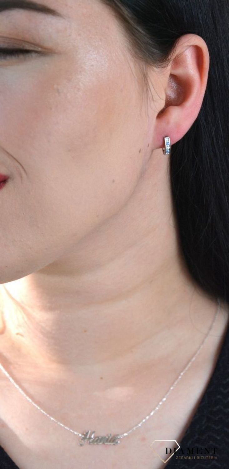 Srebrne kolczyki półokrągłe z błękitno- białymi cyrkoniami DIA-KLC-4720-925.jpg