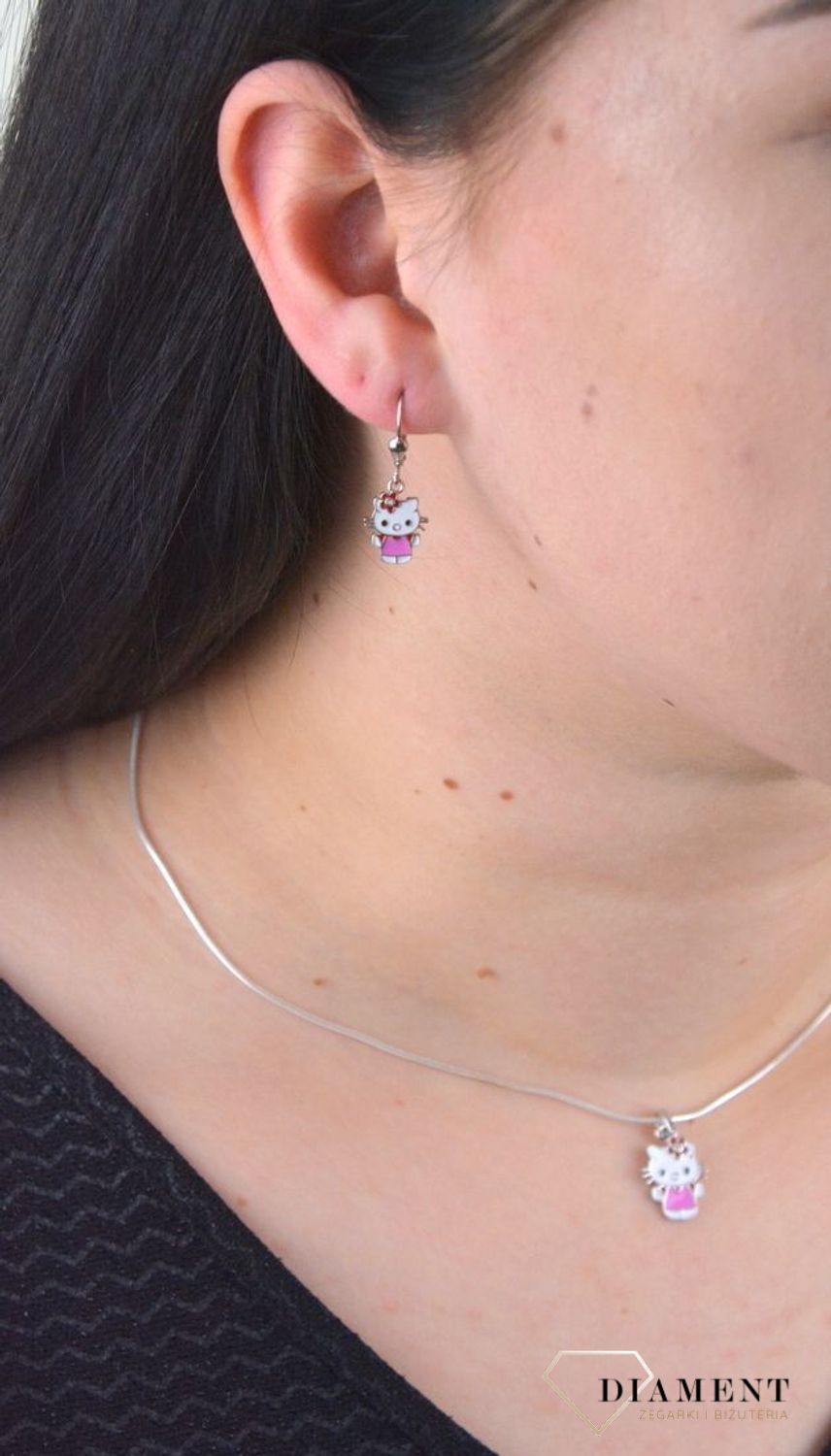 Srebrne kolczyki dla dziewczynki wiszące Hello Kitty DIA-KLC-4791-925.jpg