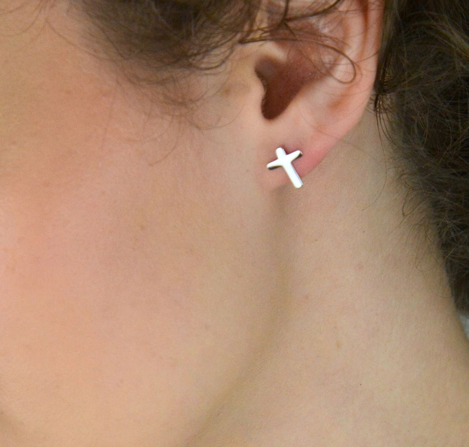 Srebrne kolczyki celebrytka gładki krzyżyk – srebro 925, dla młodzieży.jpg