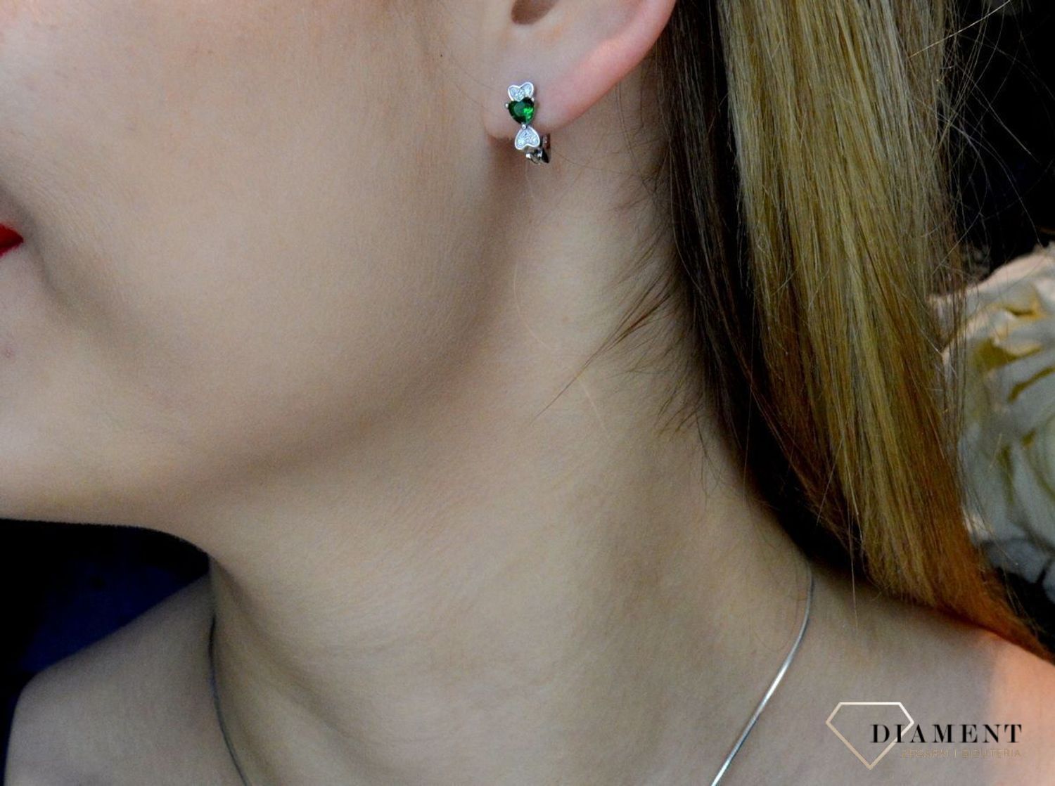 Srebrne kolczyki wiszące Miłość do zieleni DIA-KLC-50678-925.  Biżuteria z symbolem miłości. Angielskie zapięcie. Biżuteria na walentynki..jpg