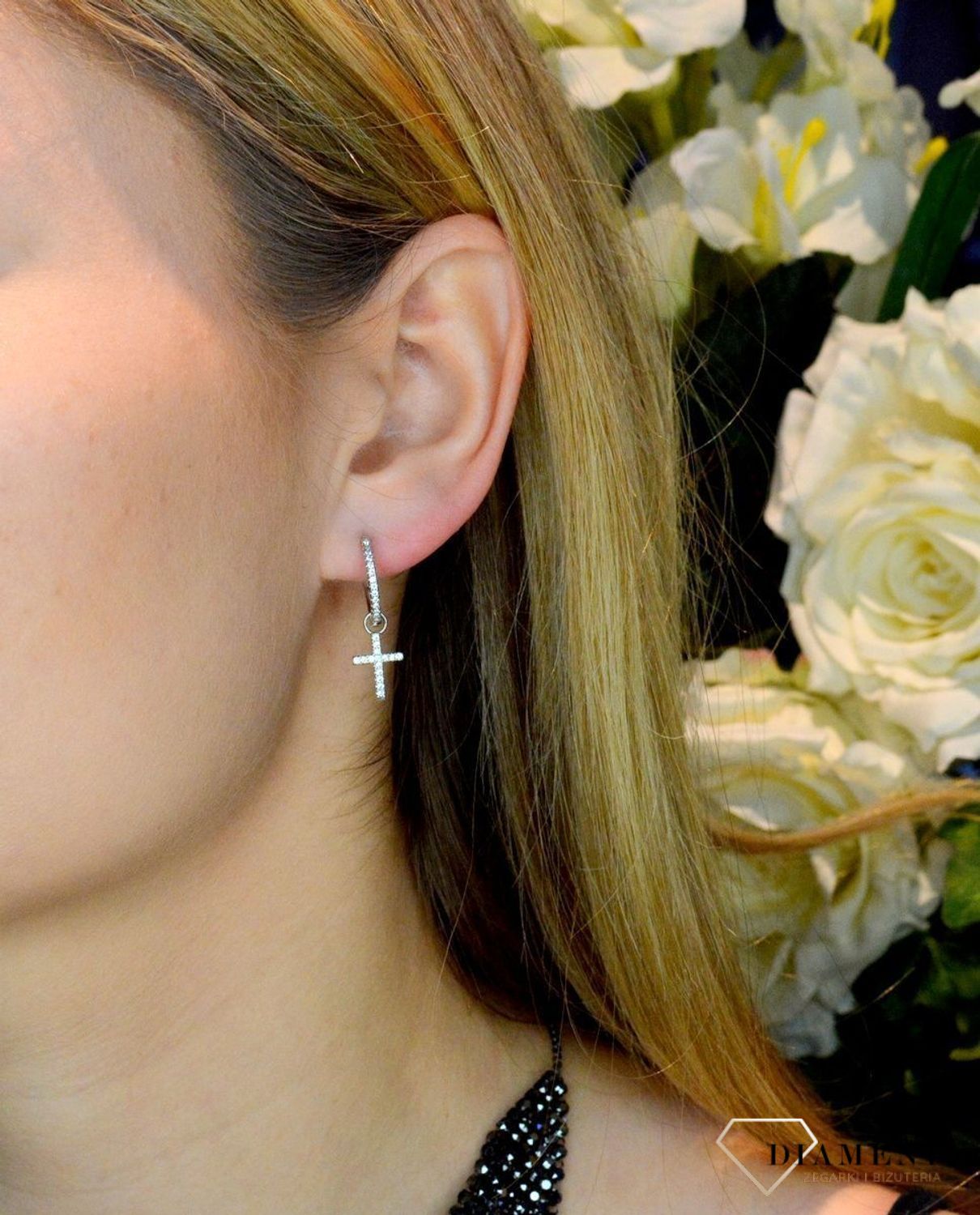 Srebrne kolczyki wiszące Błyszczące krzyże DIA-KLC-50911-925. Kolczyki z krzyżykami. Kolczyki 2w1. Kolczyki koła z zawieszką. Biżuteria influencerek. Pomysł na prezent. 1.jpg