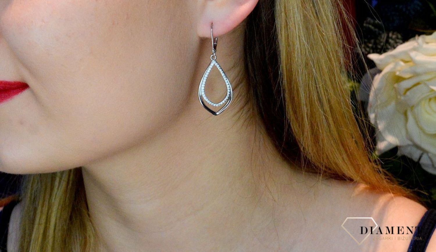Srebrne kolczyki wiszące 'Łezki z cyrkoniami' DIA-KLC-52651-925. Srebrne kolczyki wiszące w kształcie łezki. Delikatne kolczyki wykonane z najwyższej jakości srebrna próby 925 wyglądają bardzo elegancko. Kolczyki z cyrkoniami.jpg
