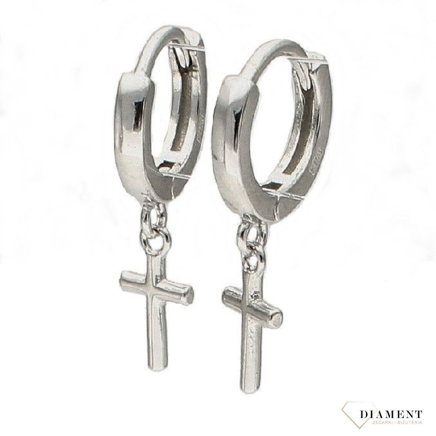 Srebrne kolczyki wiszące Krzyże 925 DIA-KLC-52938-925. Motyw lubiany przez blogerki. Kolczyki krzyżyki. Biżuteria influencerek. Pomysł na prezent..jpg