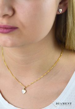 Złote kolczyki w kształcie serca łączone złoto DIA-KLC-5295-585. Eleganckie, zdobione złote kolczyki w ponadczasowej formie pięknego serca. Kolczyki złączonego złota białe oraz żółte. Kolc (3).JPG